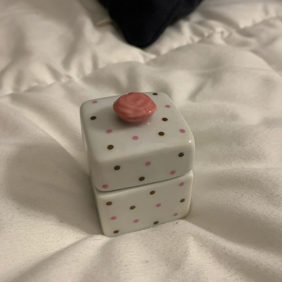 polka dot ring holder - Picture 1 of 2